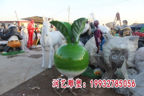 玻璃鋼小孩拔蘿卜情景雕塑 貴州玻璃鋼蘿卜雕塑廠的景觀藝術(shù)之美